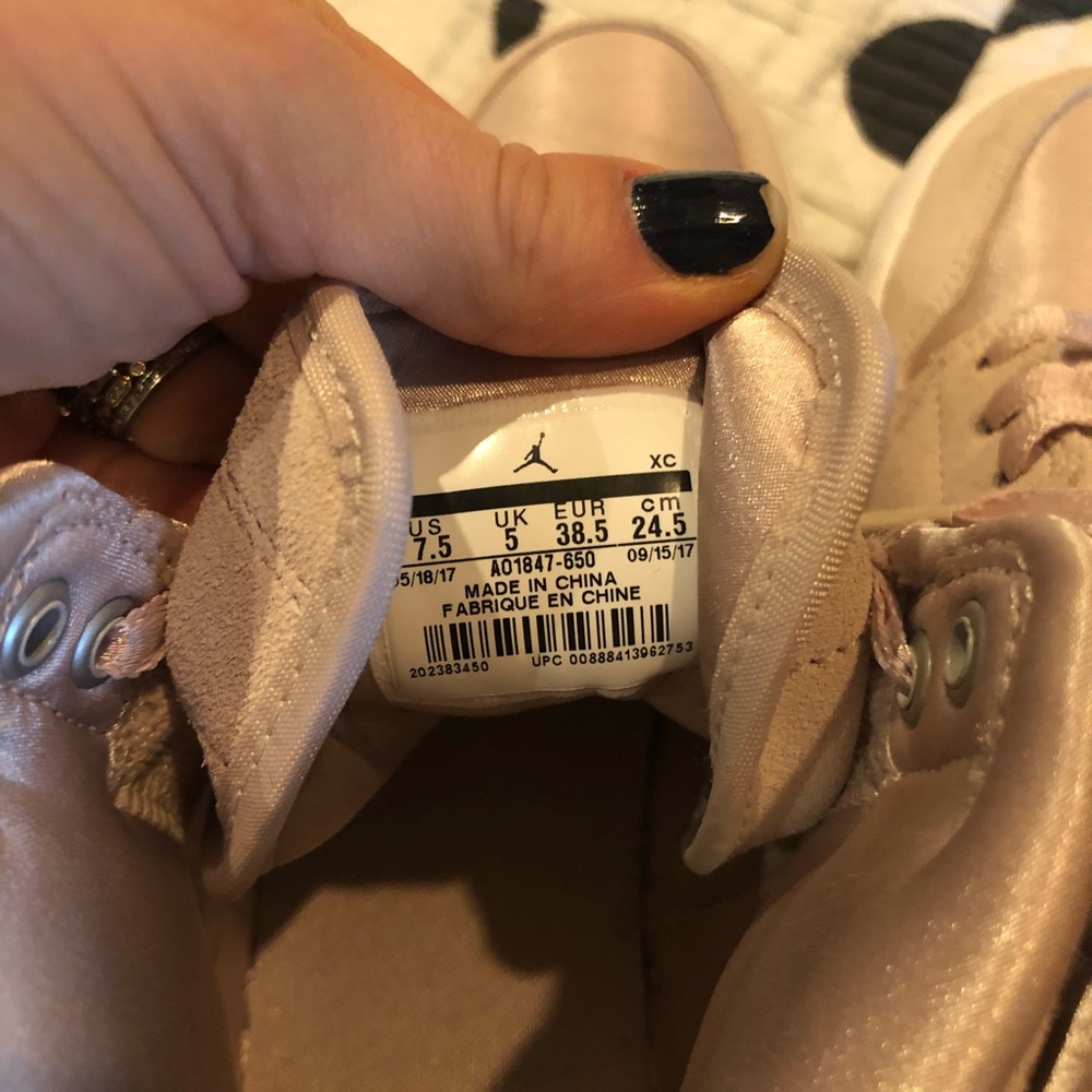 SOLD OUT: Women’s Air Jordan 1 Retro High NEW - Picture 7 of 7